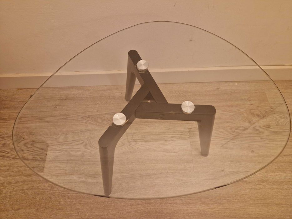 Mesa de apoio em tampo de vidro
