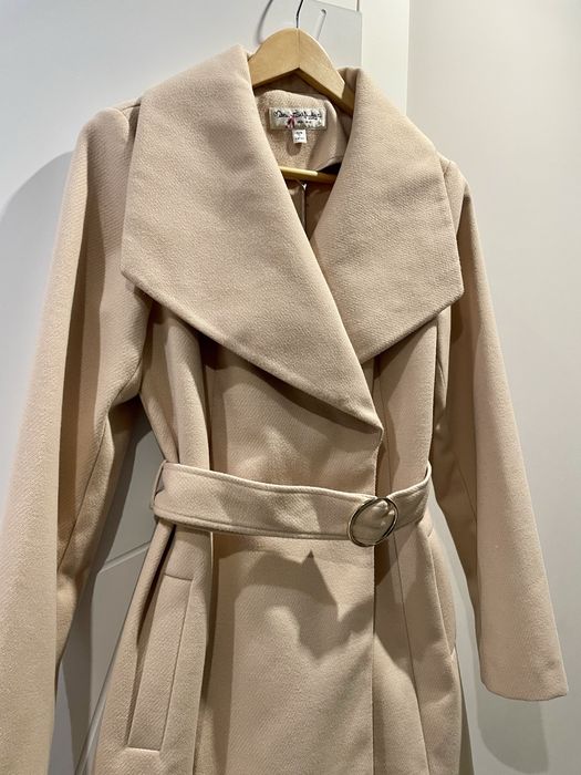 Пальто бежеве жіноче на кнопках під пояс (розмір 10/s)
