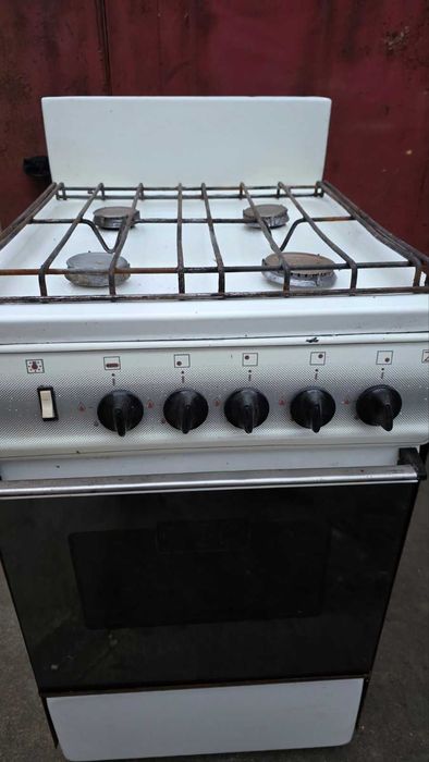 Продам газовую плиту Электа, в чистом рабочем состоянии.