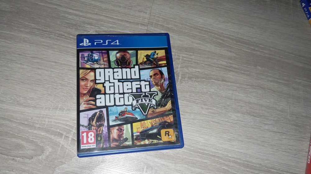 ps4 pro używany w bardzo dobrym stanie