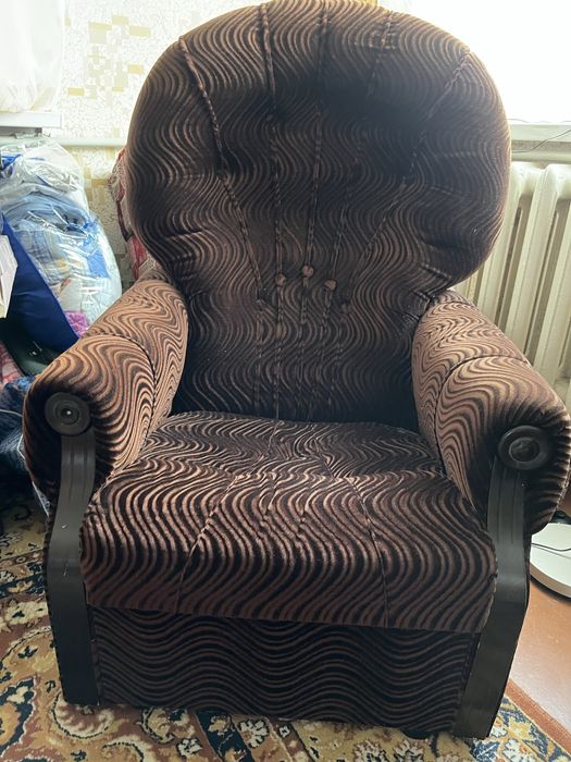 шкаф,кресла,диван,тумбочки