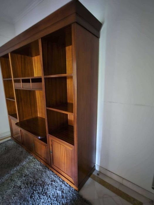 Móvel de Sala em Madeira de Freixo