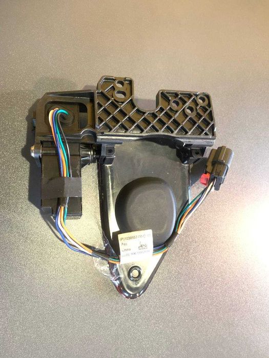 Лючок порта зарядки Tesla Model S, X