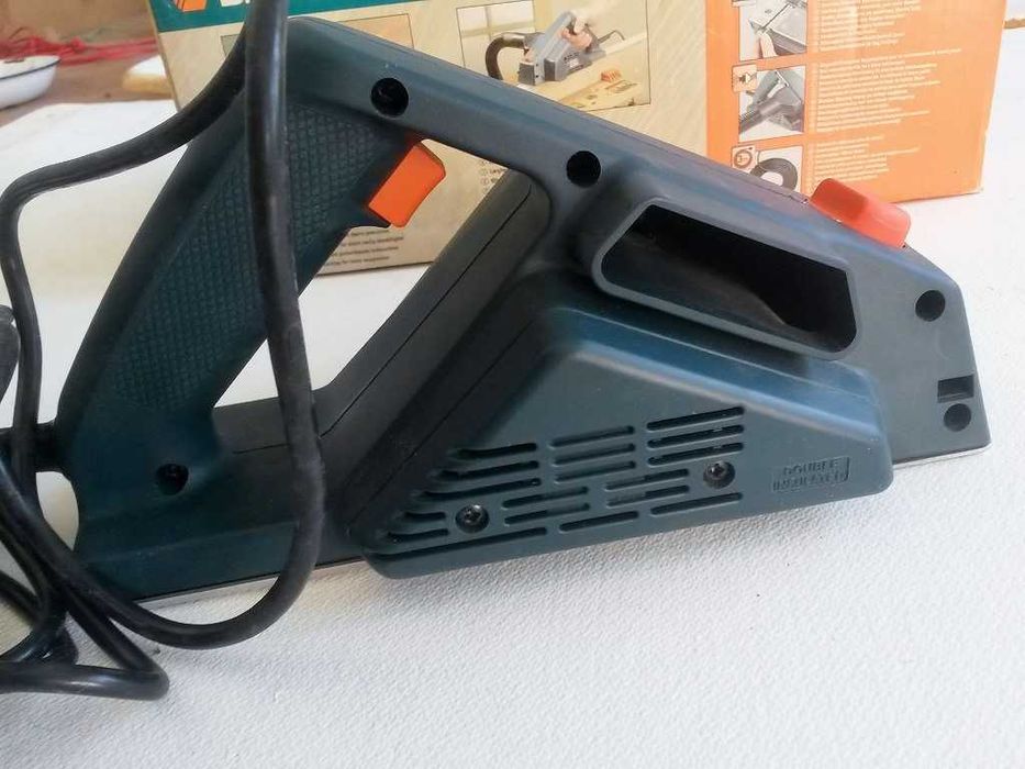 Plaina para madeira Black & Decker