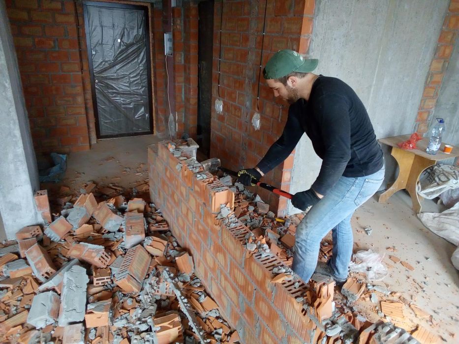 Демонтаж. Демонтажні роботи. Демонтаж стін, стяжки, плитки, штукатурки. Демонтаж стен и перегородок. Демонтажные работы