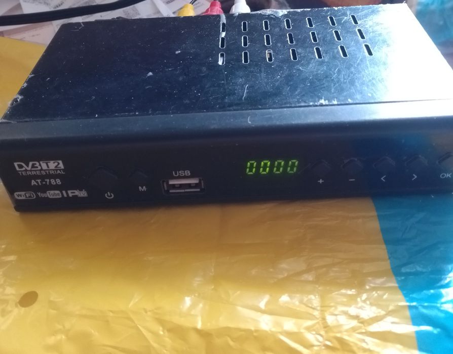 Продам dvb t2 приставку
