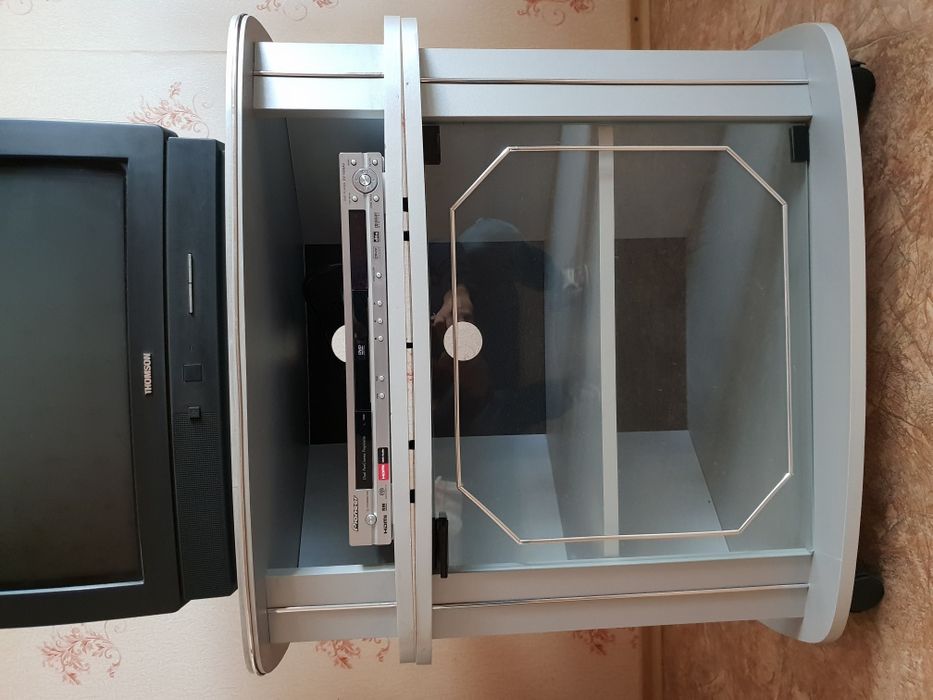 Продам телевизор Thomson, dvd плеер Pioneer и тумбочку