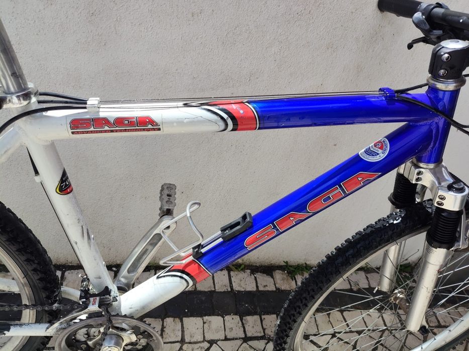 Bicicleta de montanha com 2 jantes extra