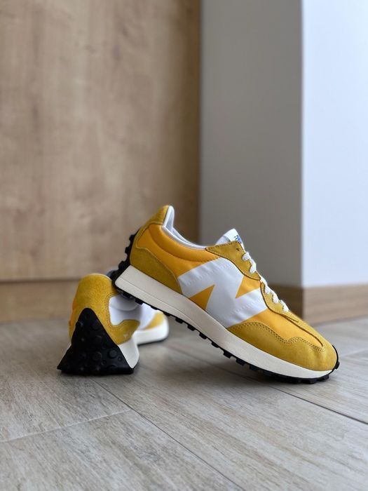 New Balance 327