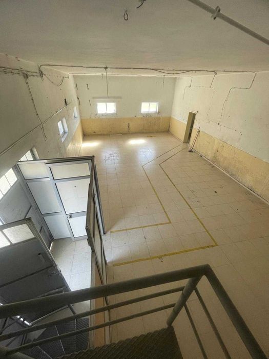 Aluga-se armazém em Mesão Frio, Guimarães (150m2)