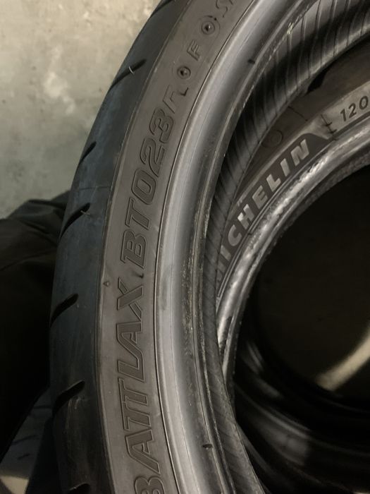 Pneus de moto usados