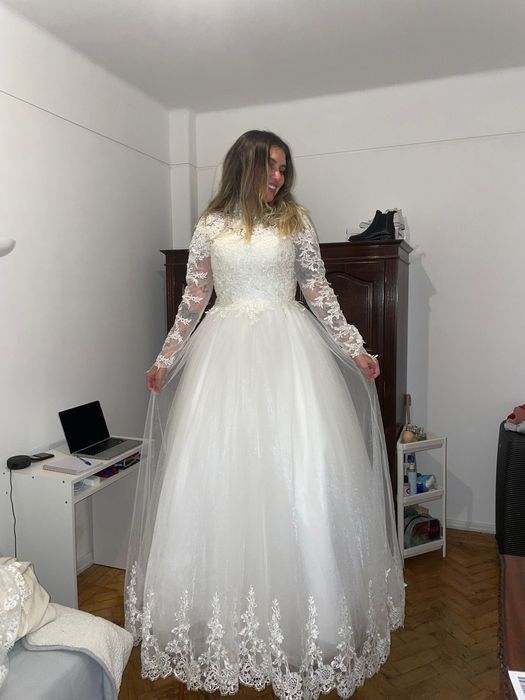 Vende-se vestido de noiva frances Areeiro • OLX Portugal