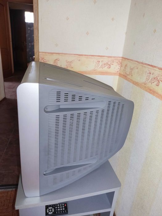 Тевелизор б\у Sony с тумбой