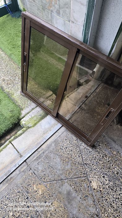 2 Janelas de correr serie mini lacadas a castanho