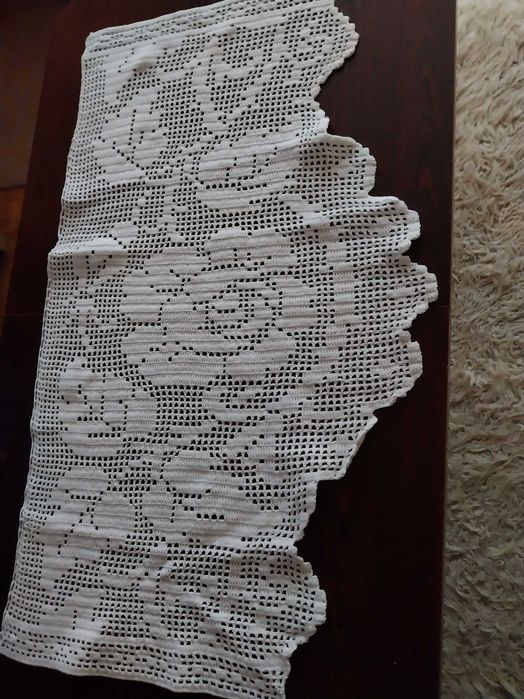 Dwie zazdroski na okno Haft szydełkowy  ecru.