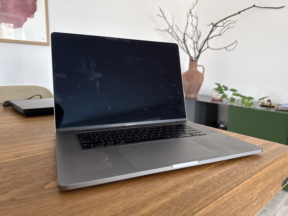 Apple MacBook Pro 16" (2019) 2.6GHz Core i7 Touch Bar