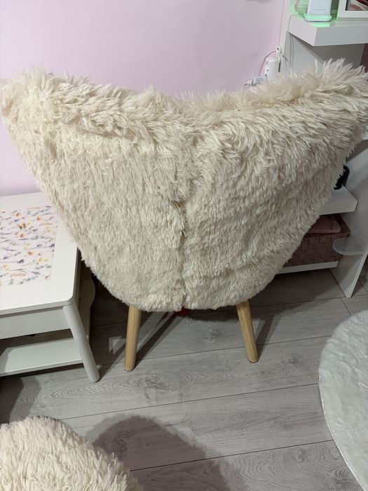 Fotel pluszak biel z podnozkiem