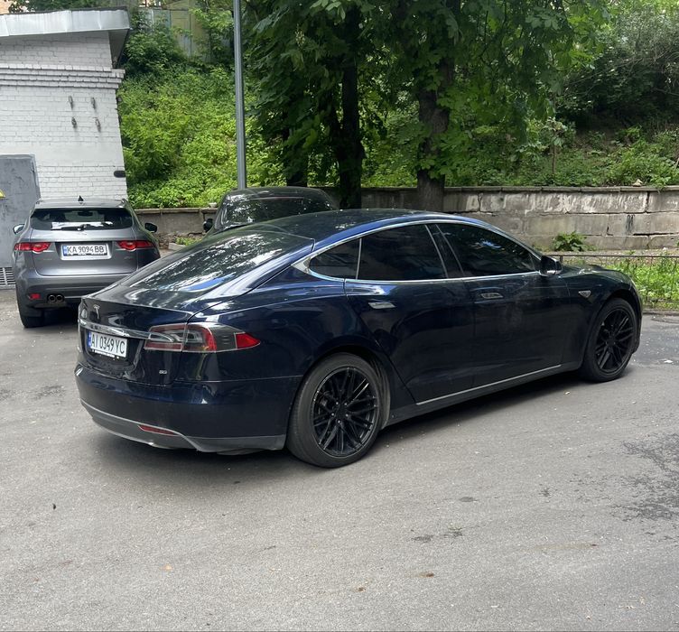 Tesla Model S 2013 85квт Тесла