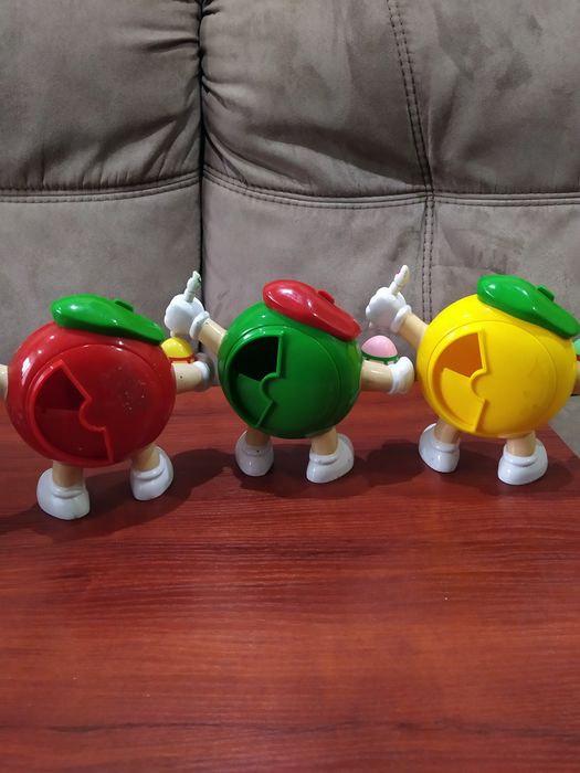 Іграшки фігурки M&ms диспенсер,вентилятор  на батар працює справний