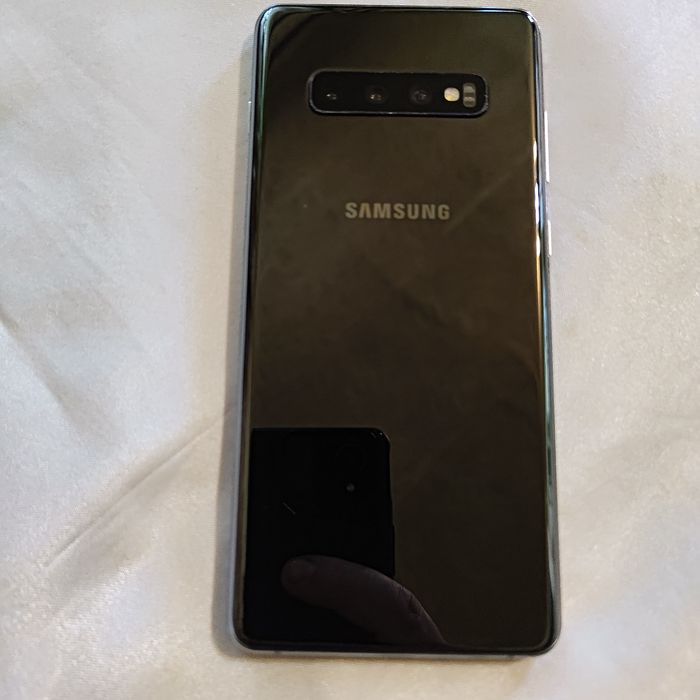 Смартфон Samsung S10. 8-128