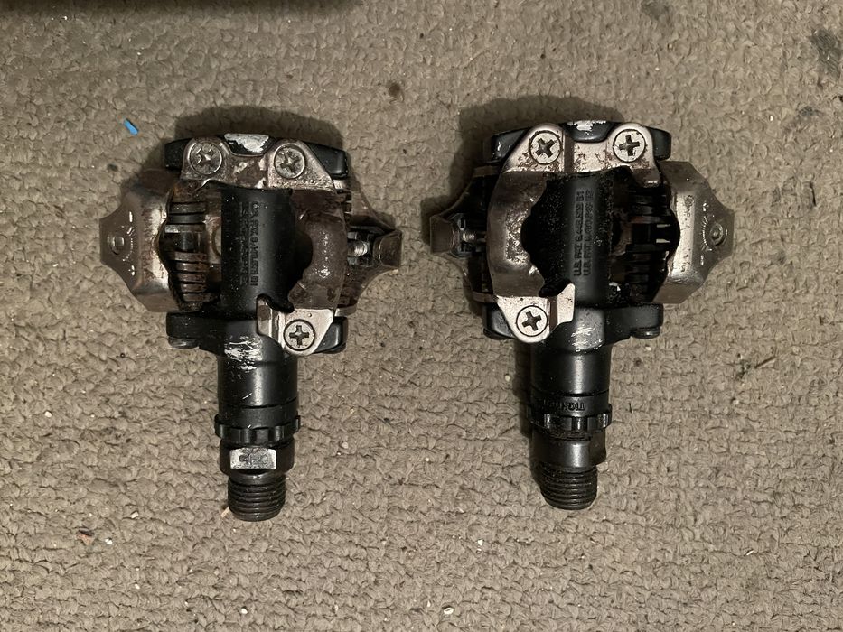 BTT Pedais Shimano e aluminio Punhos SCOTT Syncros Aperto espigão KCNC