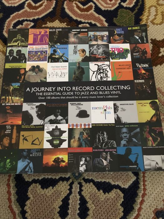 Livro com as capas de vinis de jazz