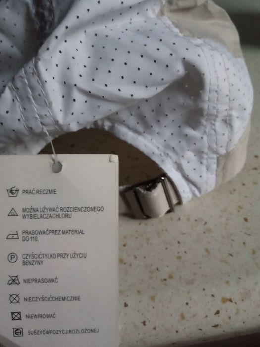 Czapka z daszkiem nowa jasna