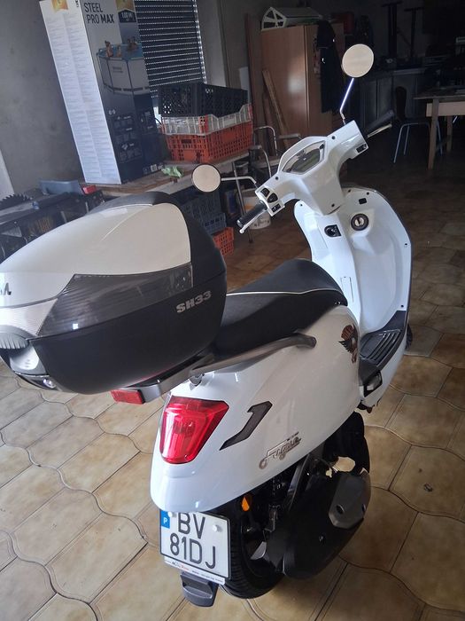 Vendo scooter dym 125, fugue.Como nova.É de julho 2025.Novo modelo da sym.