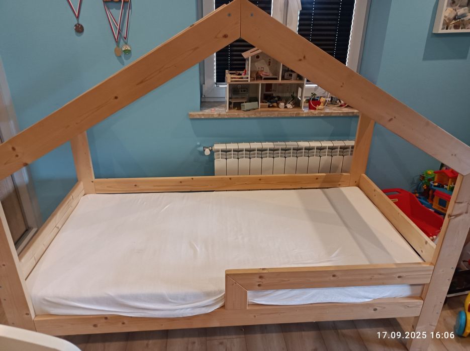 Łóżko domek z materacem