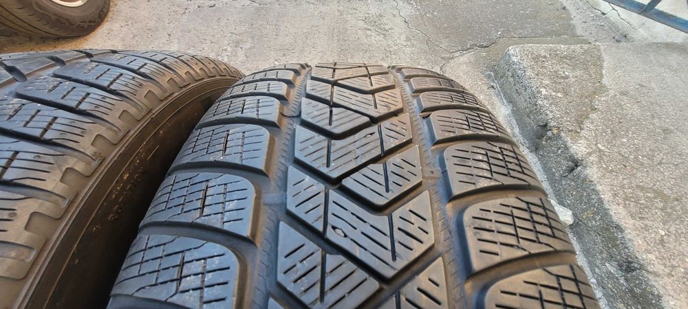 235 / 65  R 17    Pirelli  / Zima