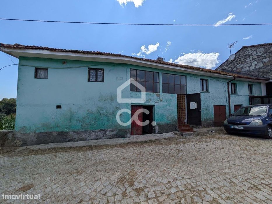 Oportunidade Única: Moradia para Restauro com Grande Potencial