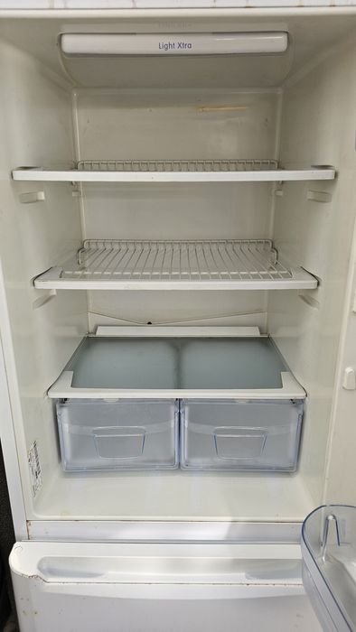 Frigorífico combinado Indesit 180 cm