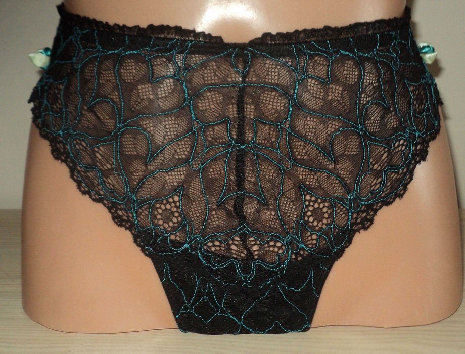 Seksowne damskie majtki M&S roz. 42 XL z koronką