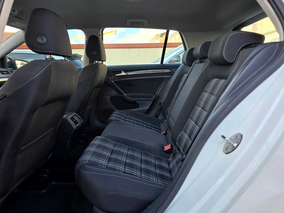 Volkswagen Golf 7 1.6Tdi 110Cv (Look Gti)