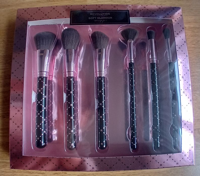 Pędzle do makijażu revolution