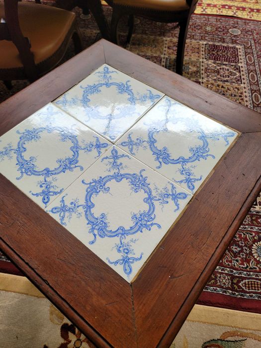 Mesa de centro em madeira com azulejo - óptimo estado
