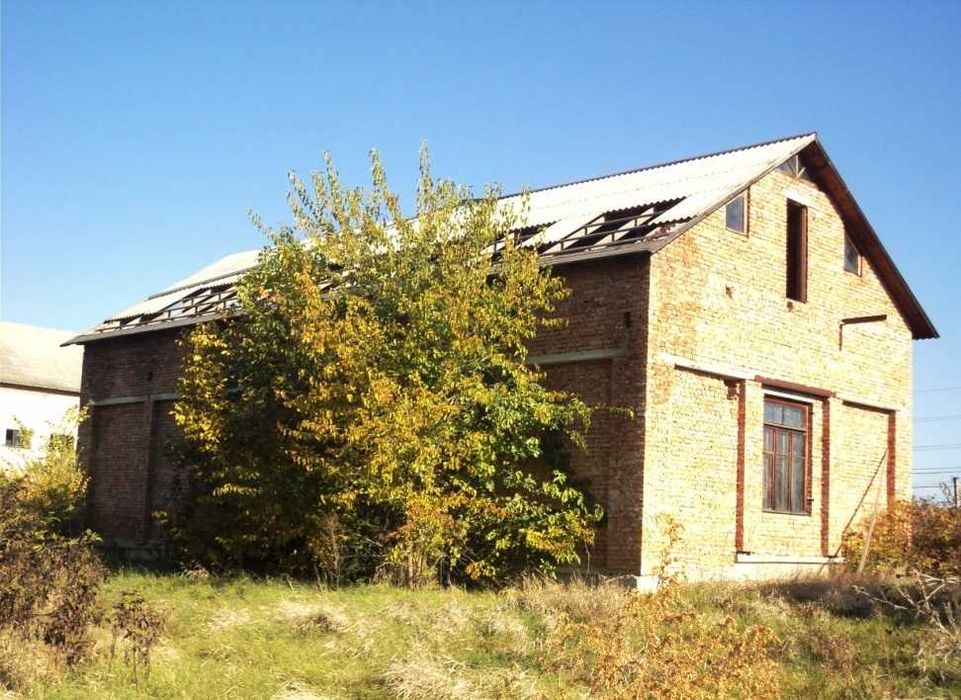 Майновий комплекс м.Ямпіль  вул.Чорноморця, 50  50000$