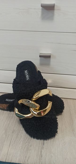 Хутряні шльопанці