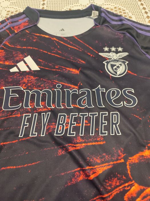 Camisola Benfica edição Vhils