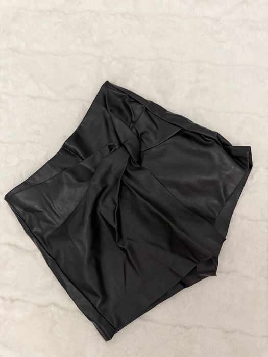 Шорти кожані zara з еко шкіри