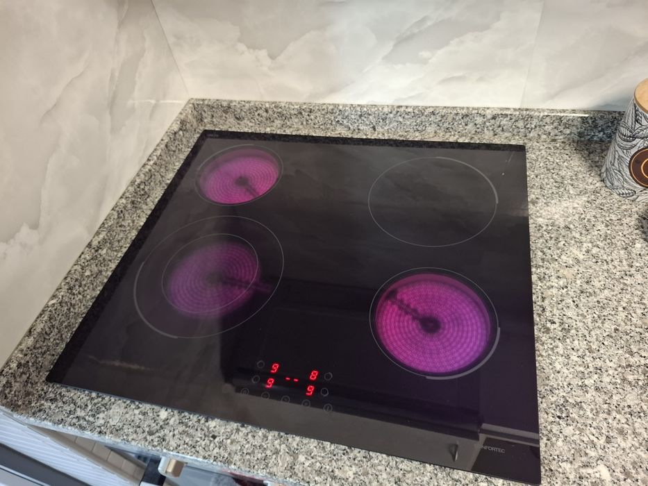 Placa vitroceramica Confortec.