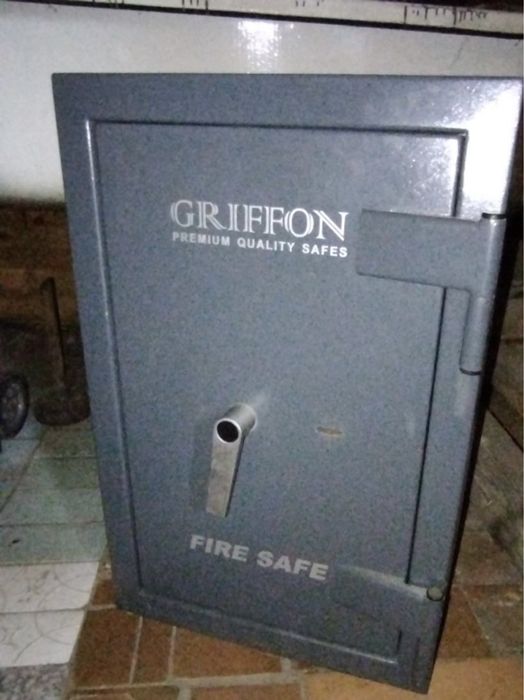 Продам сейф огнеупорный