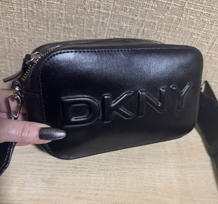 Сумка-кроссбоди DKNY