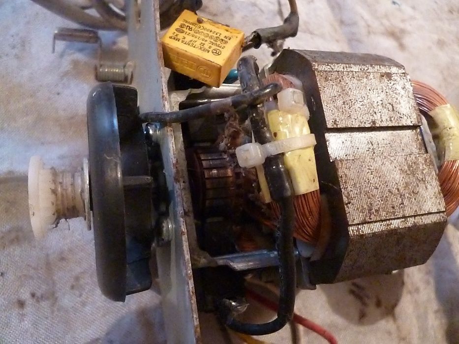 Кухонный комбаин SATURN ST1061/600W.(запчасти)