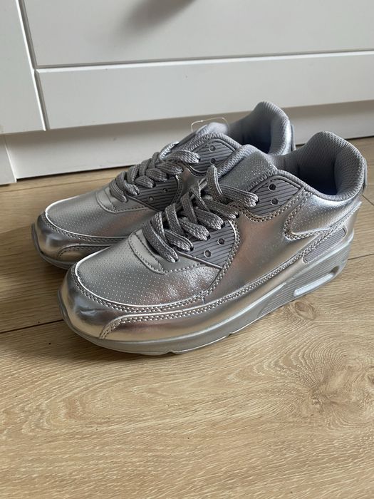 Srebrne buty sneakersy 37 na lekkim podwyzszeniu