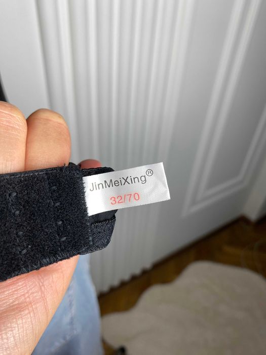 Nowy biustonosz czarny 70B bez push up usztywniany gładki underwear
