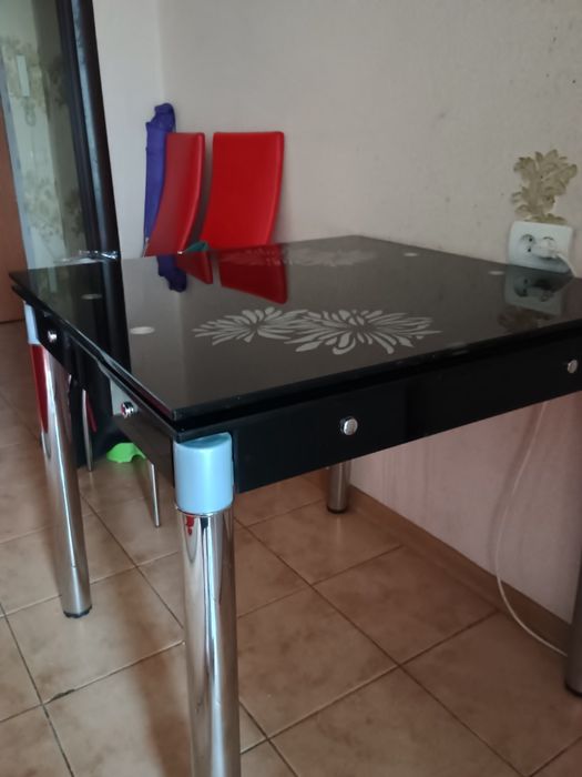 Продам стол для кухни.