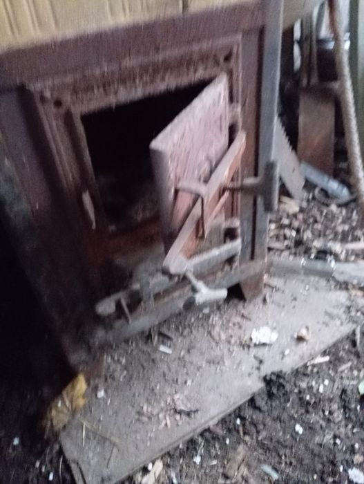 Mały piecyk kaflowy z fajerką