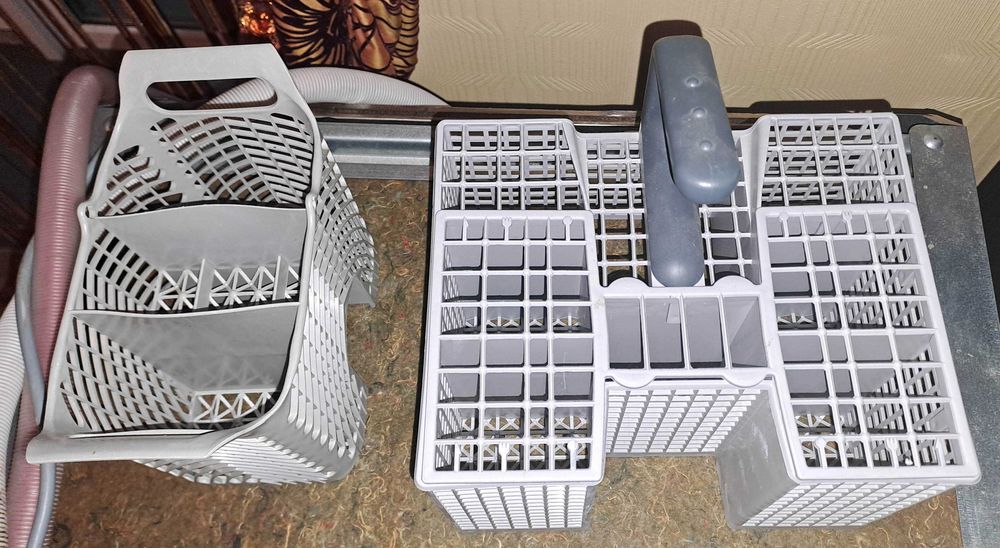 Посудомийна машина Whirpool 69