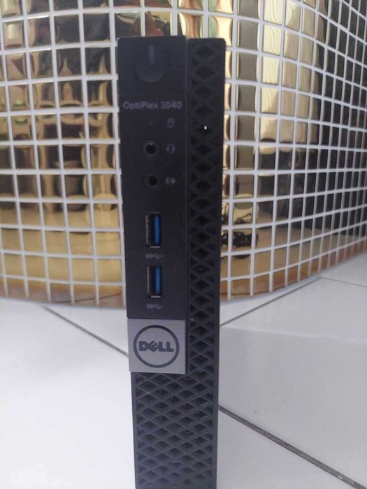 Komputer DELL mały zgrabny .